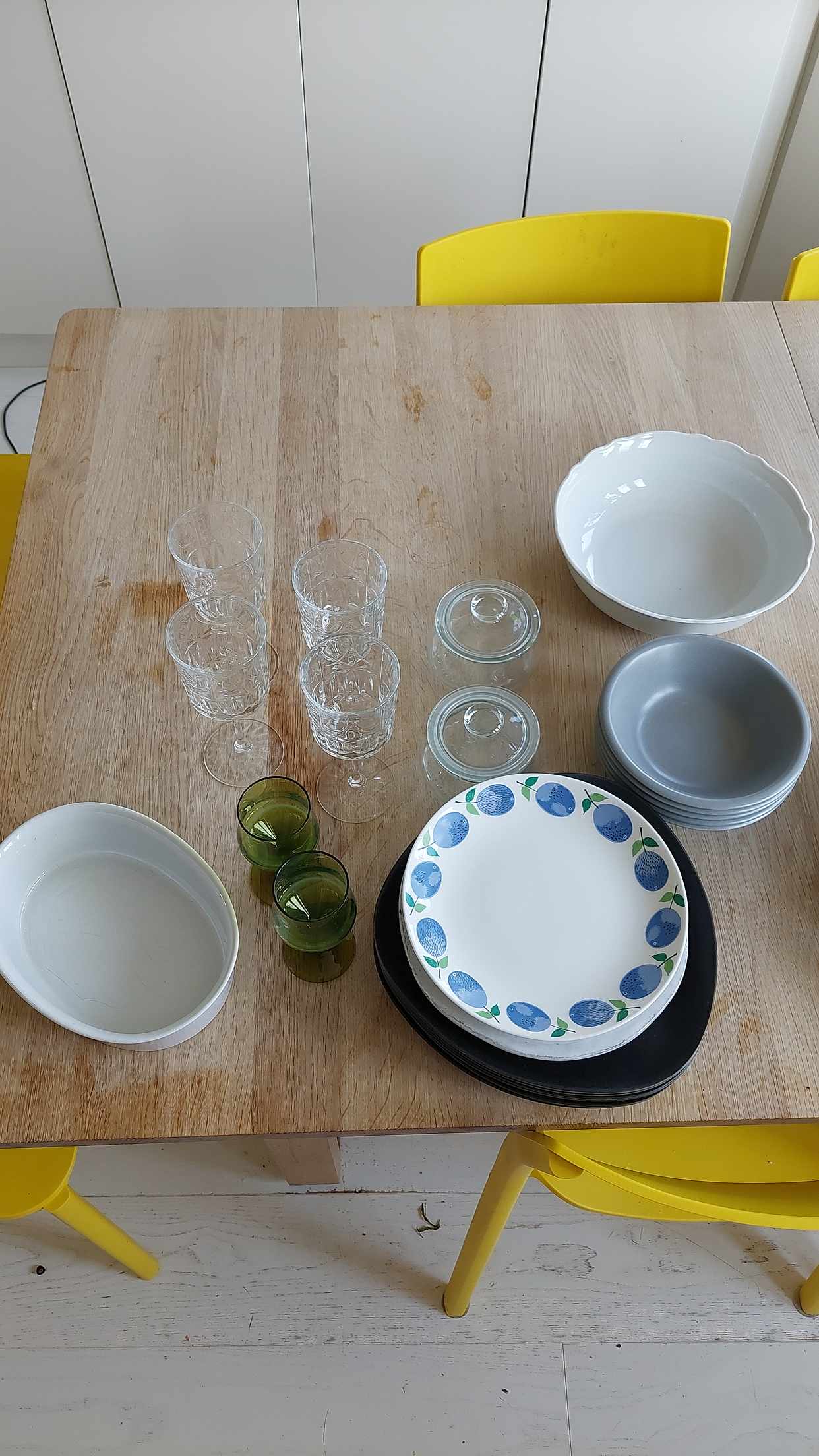 image of Kitchen cups plates - Solna