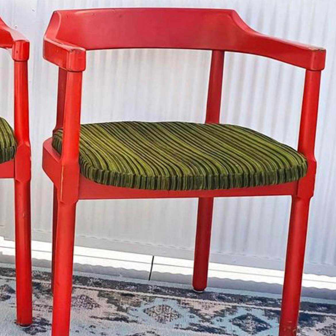 image of 4 chairs - 