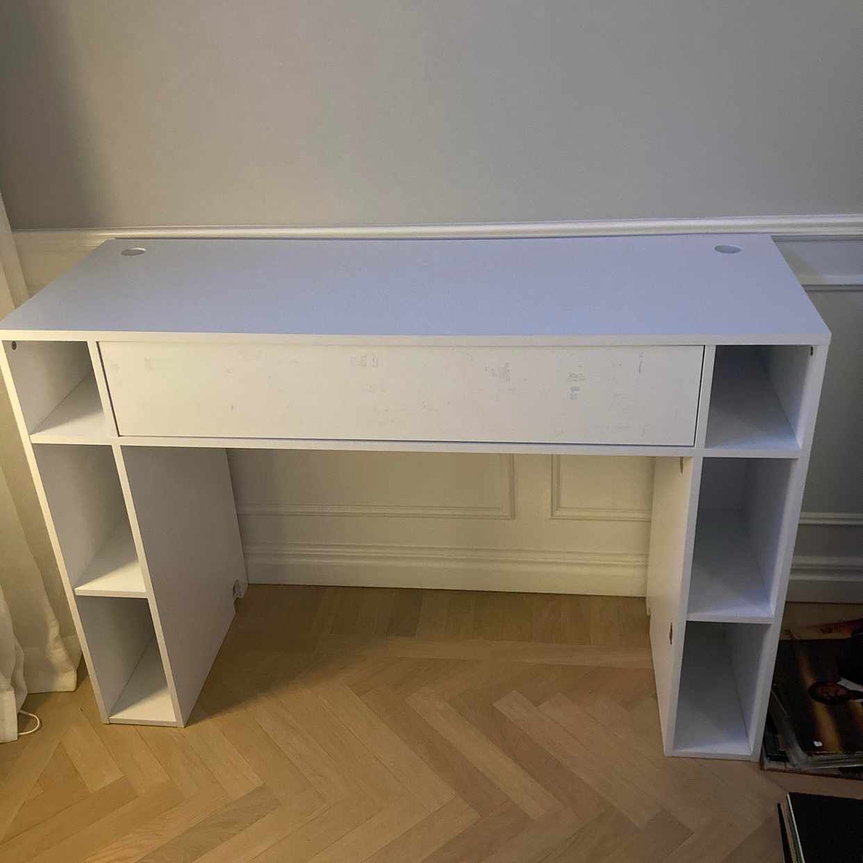 image of DJ bord och Ikea stol - Stockholm City
