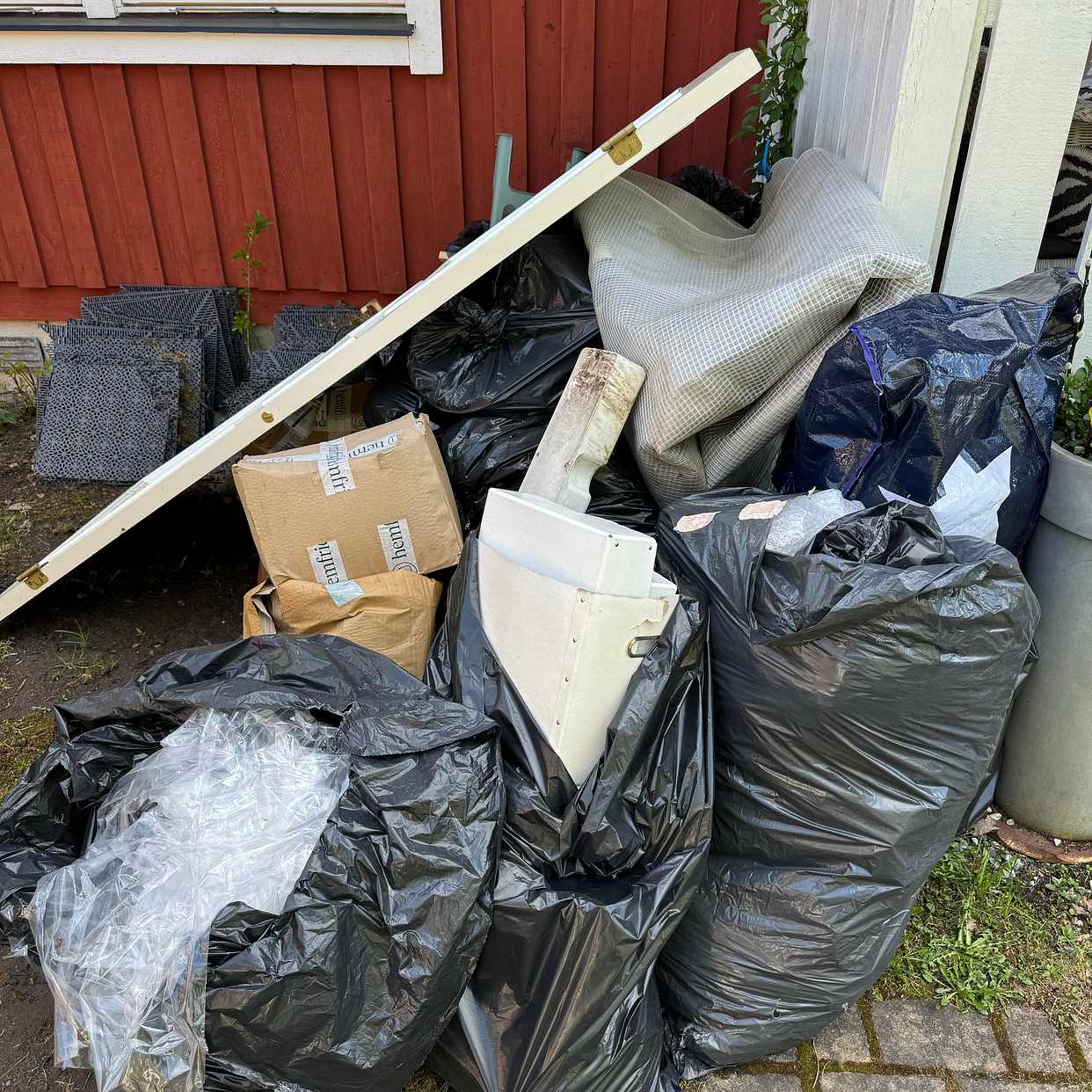 image of Allmänt skräp från vinden - Lidingö