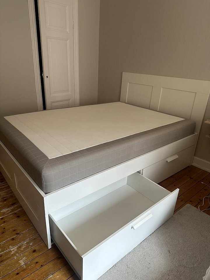 image of Säng (140x200) med förvar - 