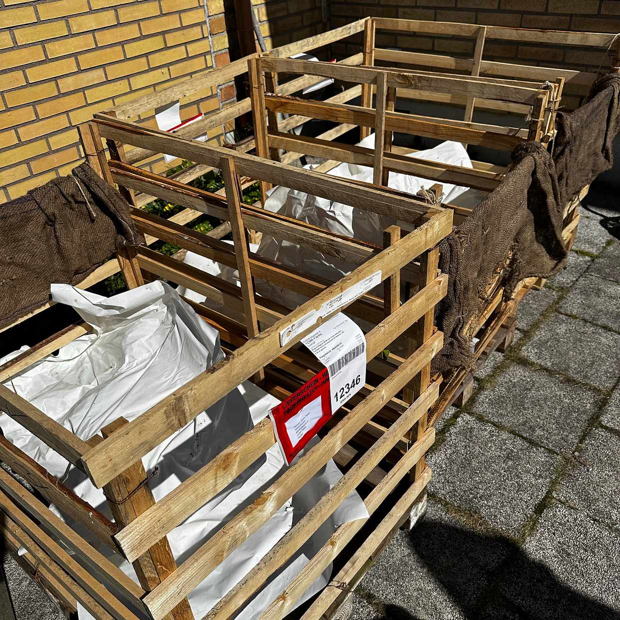 image of pallets, fence, plastics - Farsta