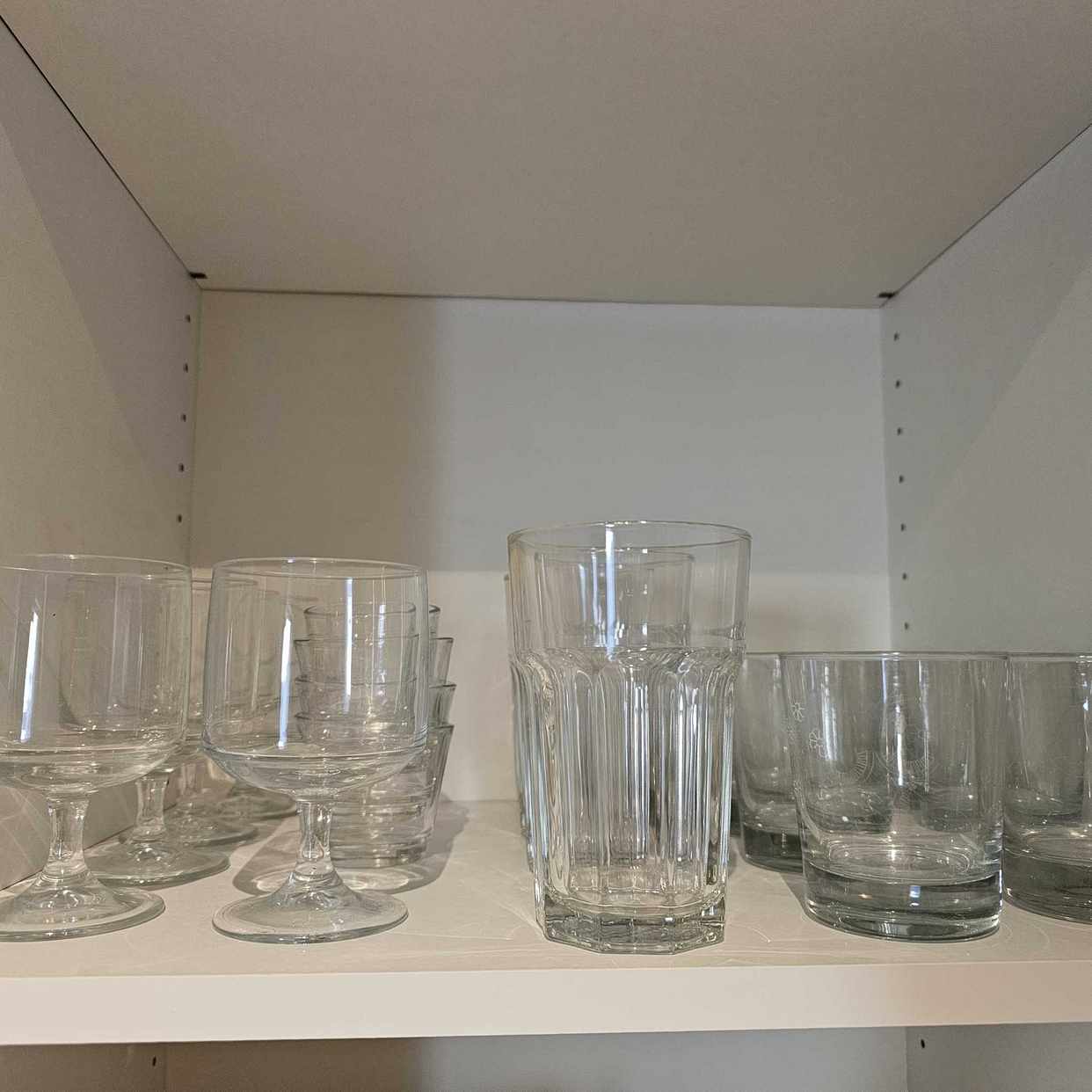 image of Plates+bowls+cutlery - Stockholm