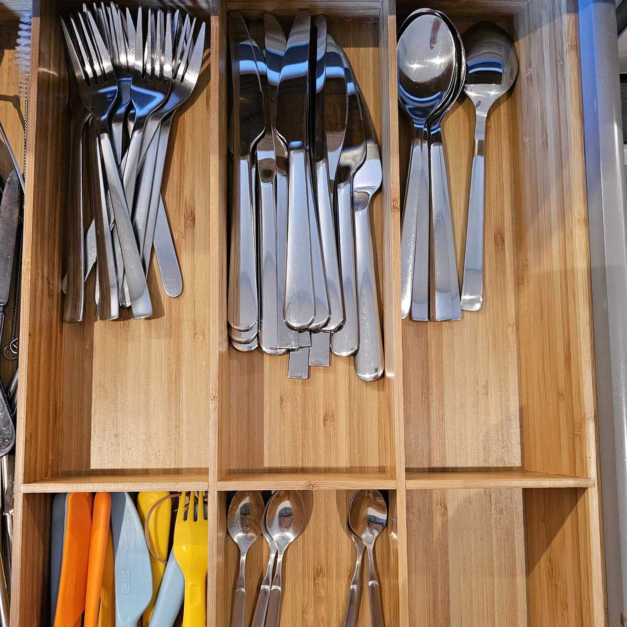 image of Plates+bowls+cutlery - Stockholm
