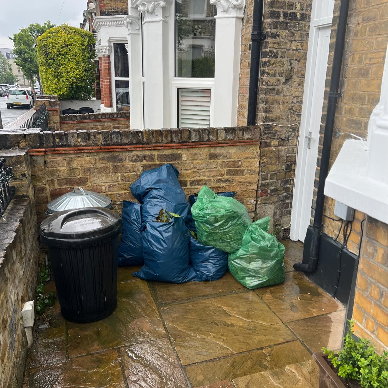image of 10 bags green waste - London
