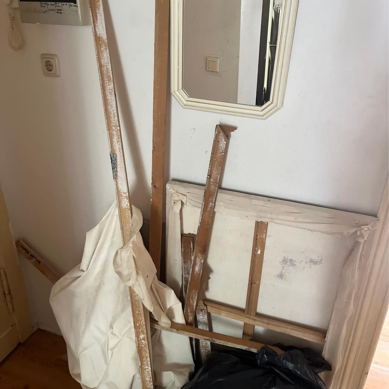 image of Wood canvas removal - Berlin