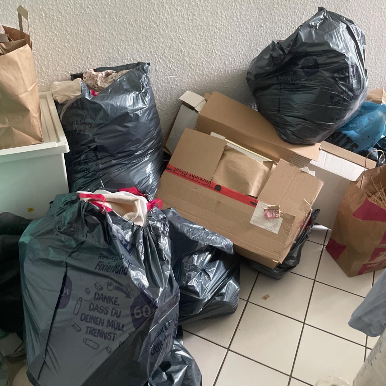 image of Mostly clothing - Pankow