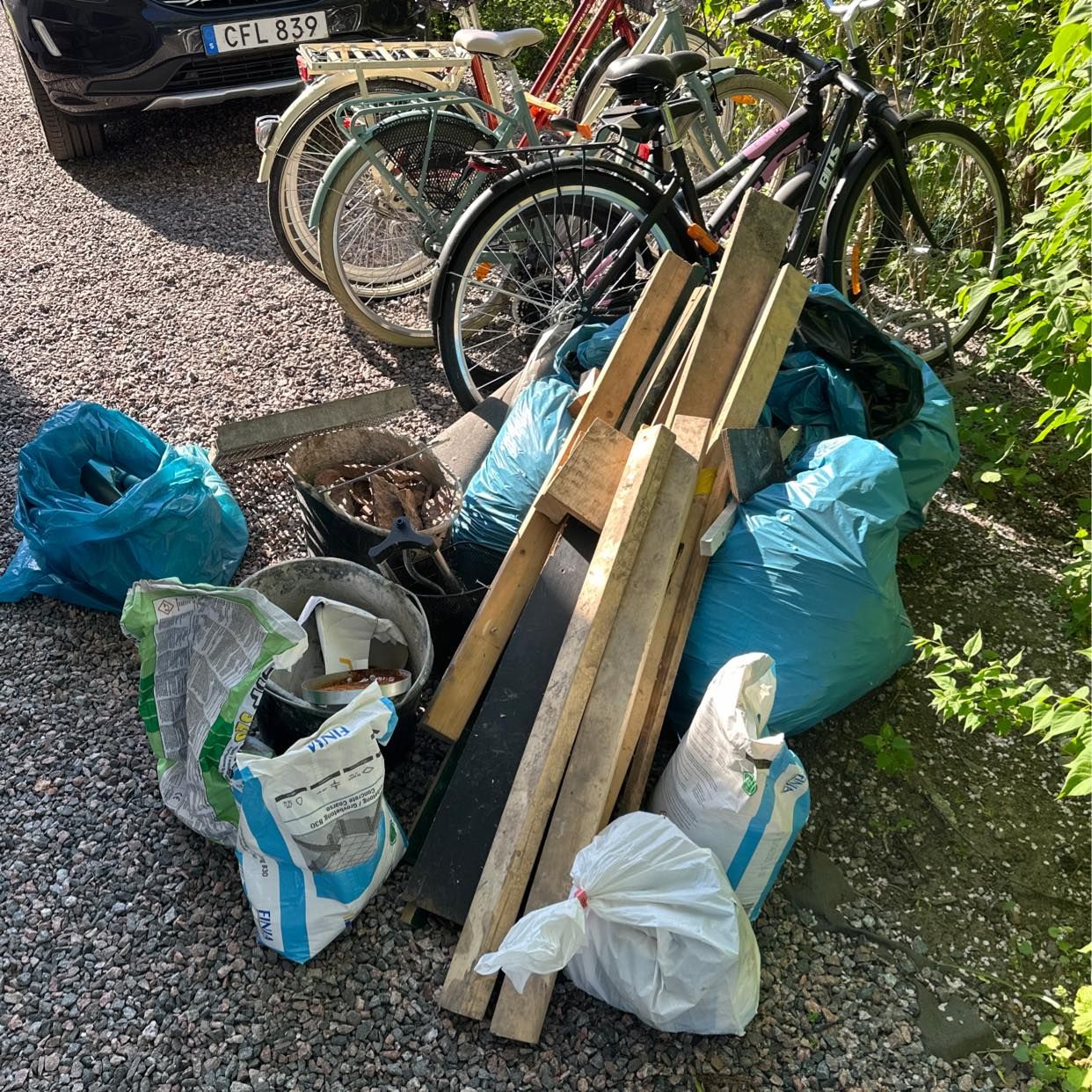 image of Gräs,sten,plank,metall - Hägersten