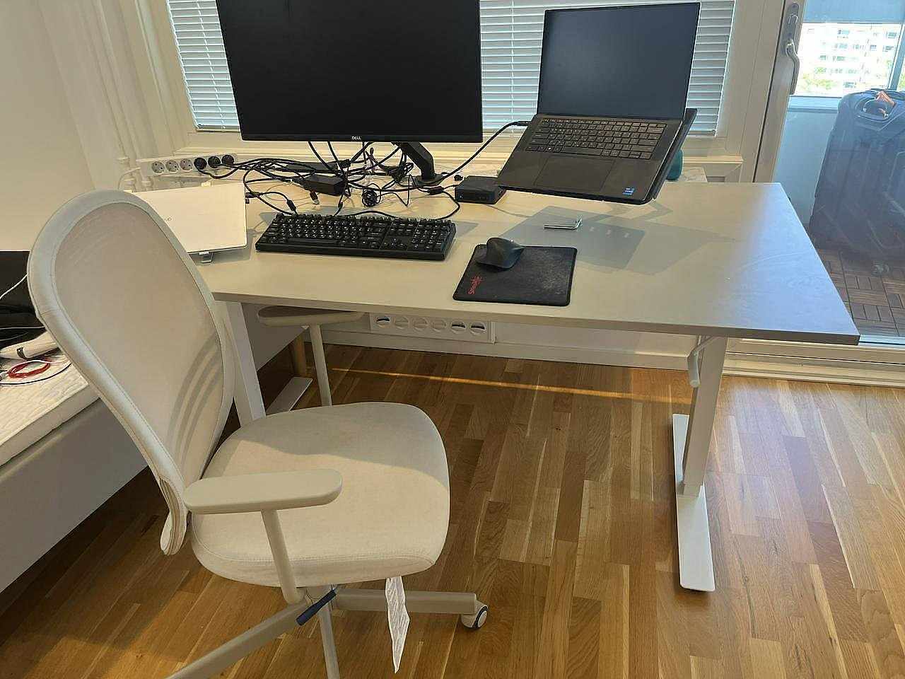 image of IKEA desk and chair skriv - 