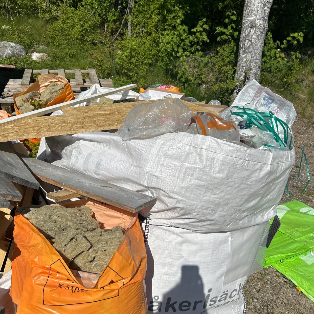 image of Garageavfall skräp - Brottby