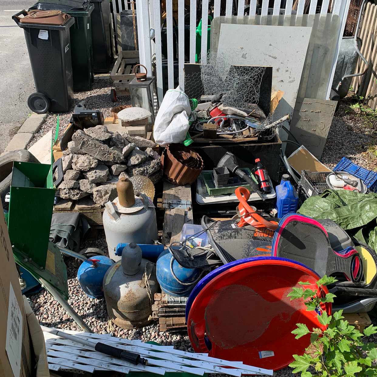 image of Diverse skräp - Älvsjö