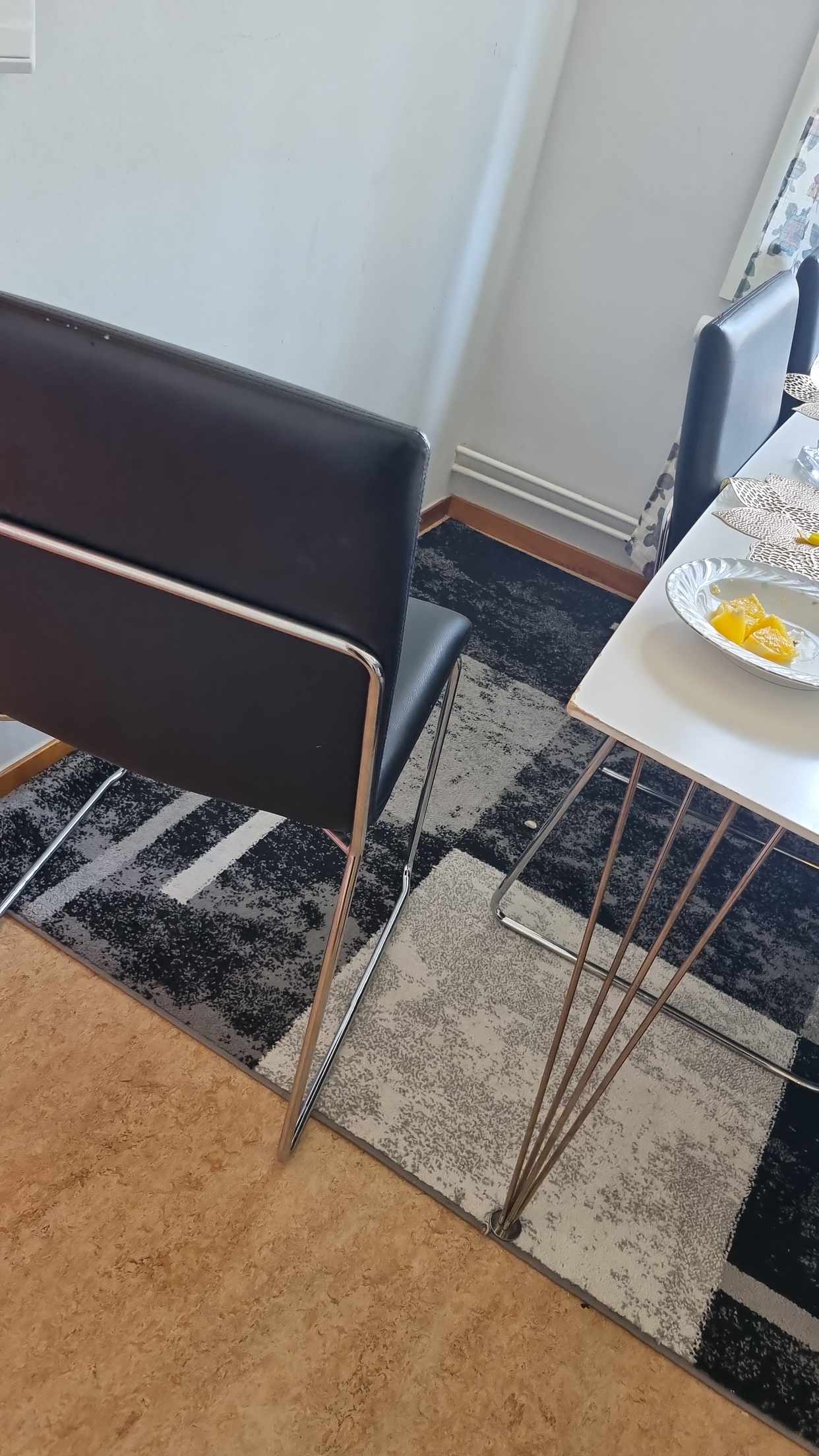 image of Dine and chairs - Södertälje