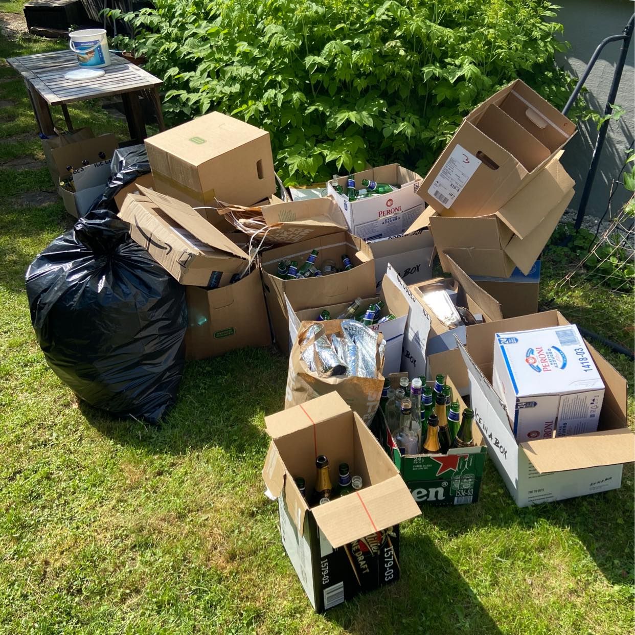image of Glass and cardboard - Bromma
