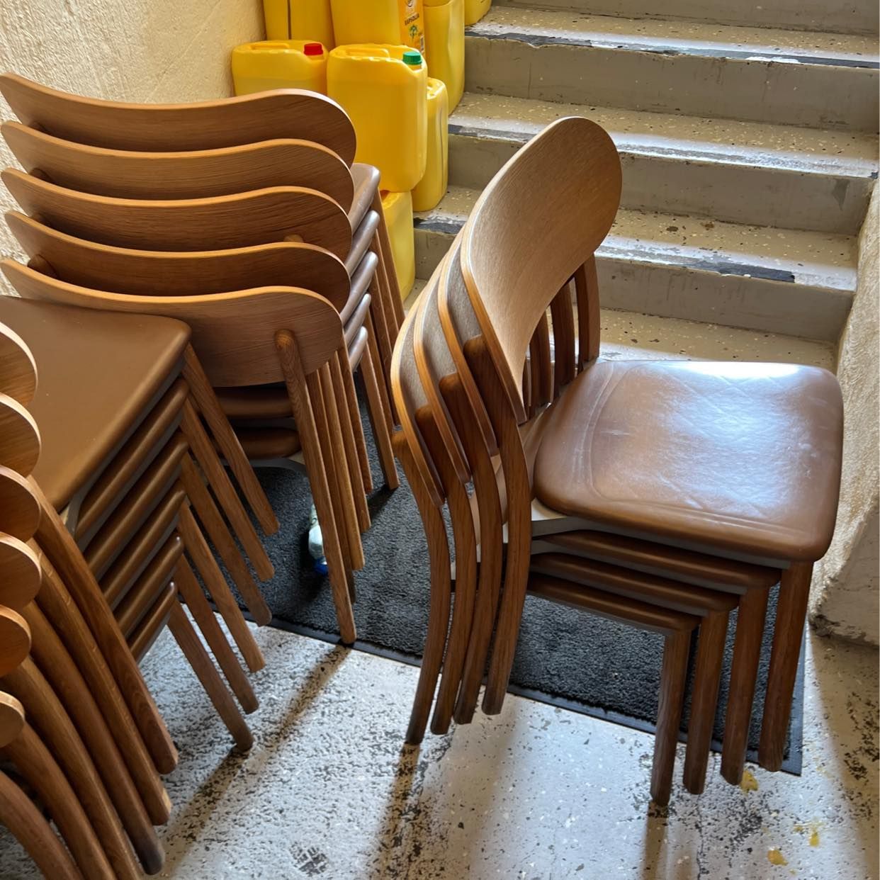 image of Hämta / lämna stolar - 