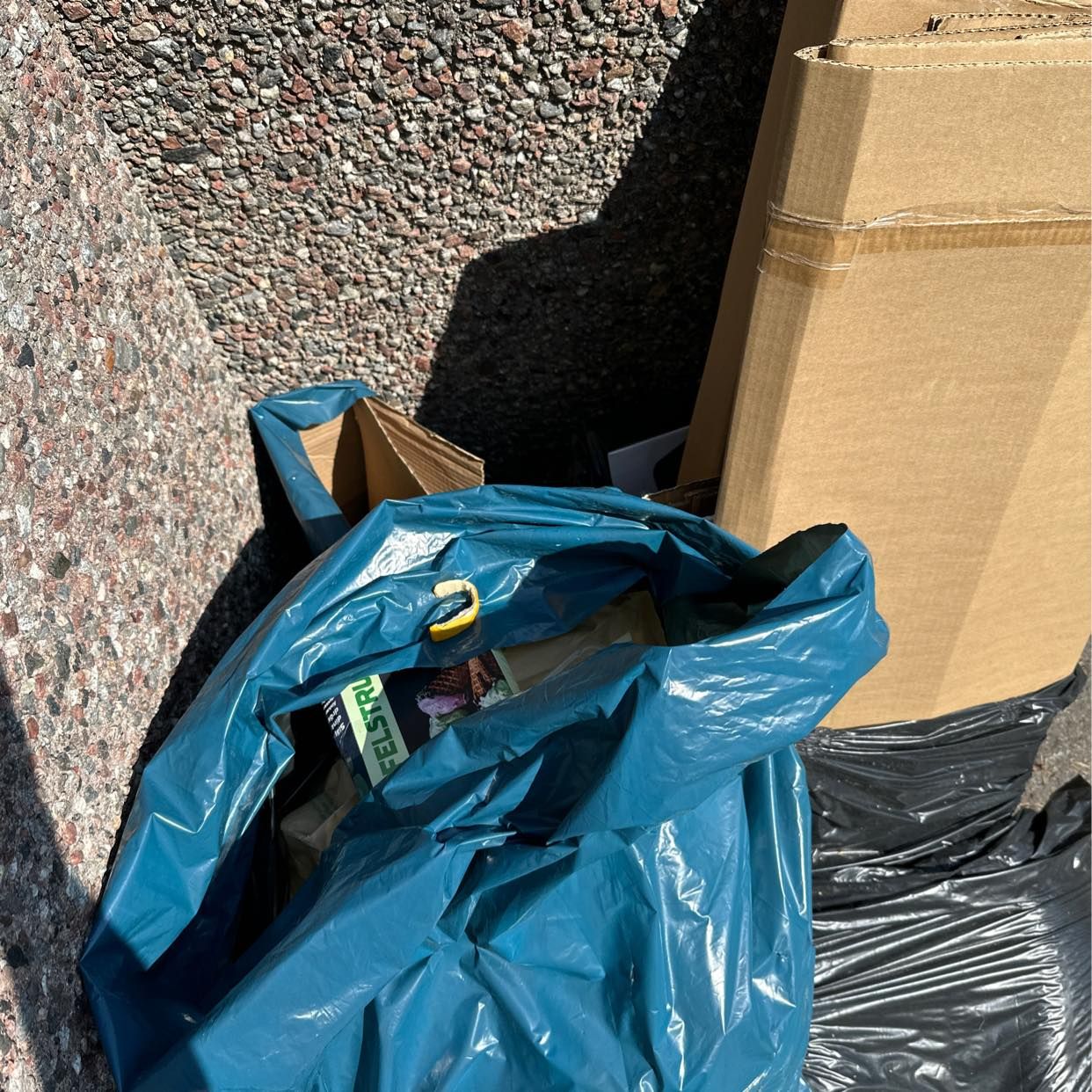 image of Bland skräp - Spånga