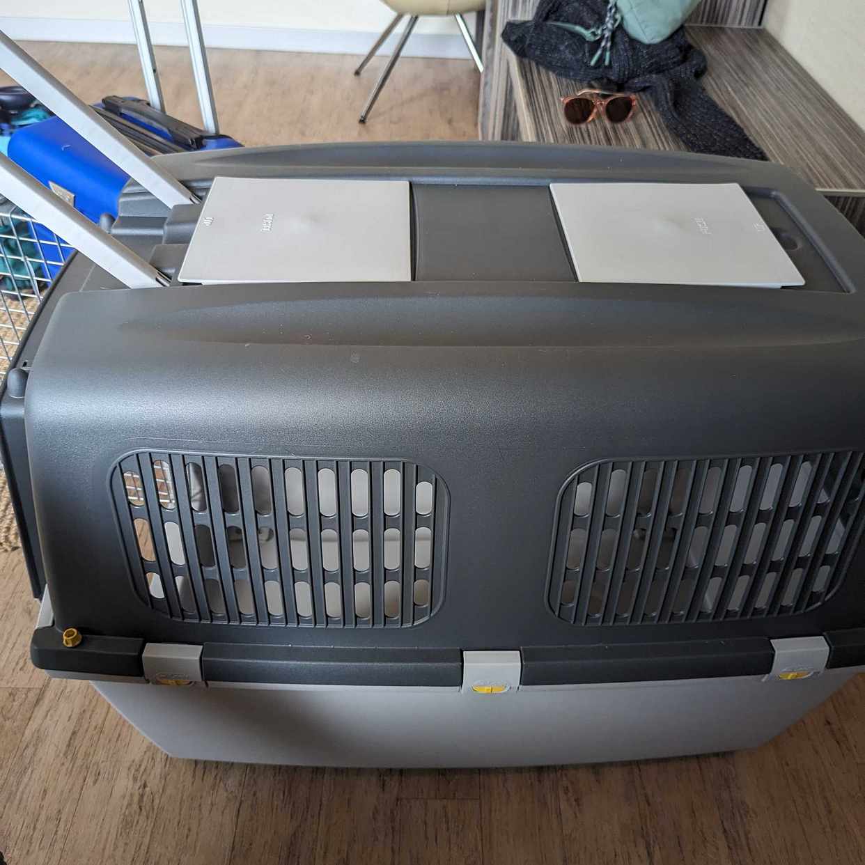 image of Medium/large dog crate - Berlin