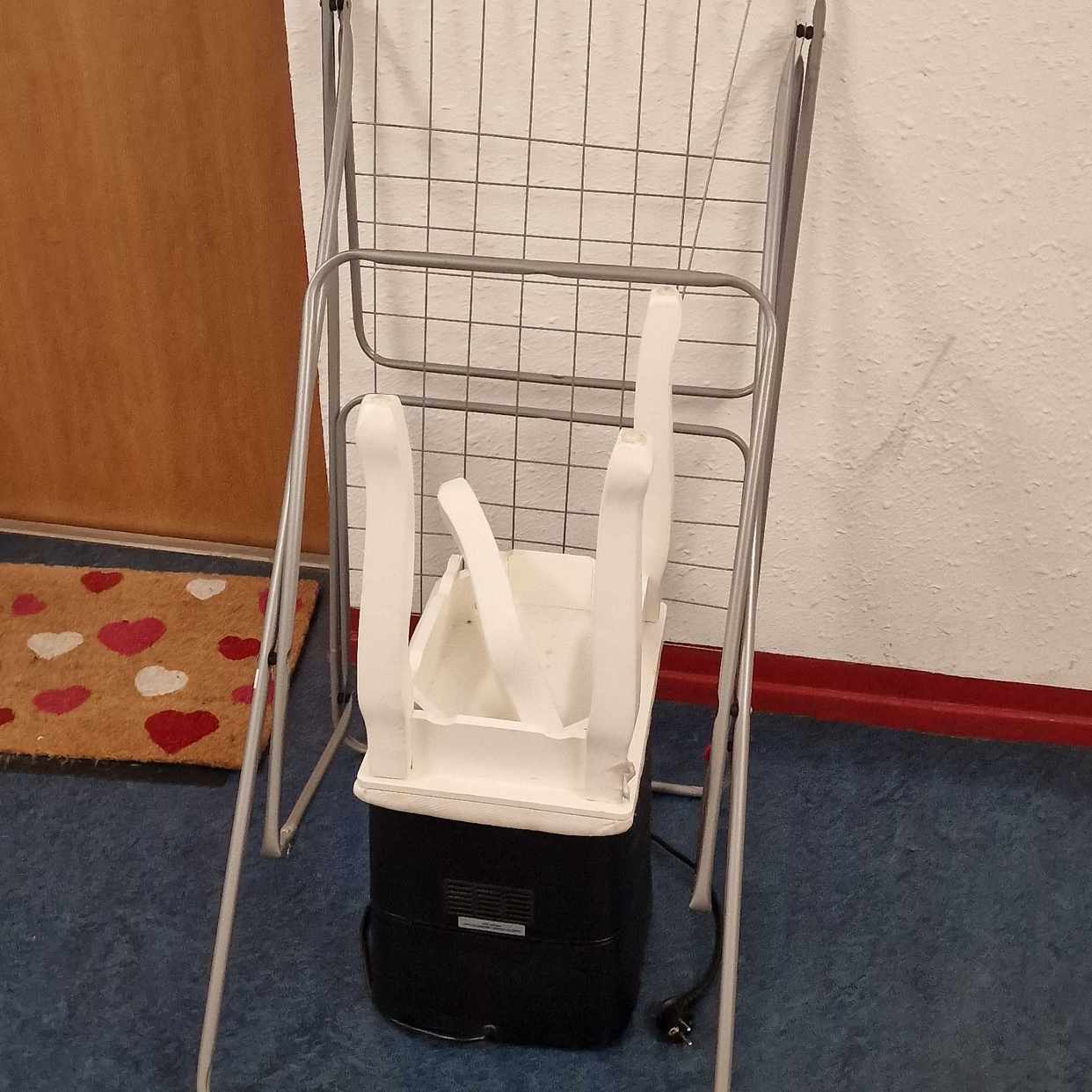 image of Drei Kaputte Gegenstände - Berlin
