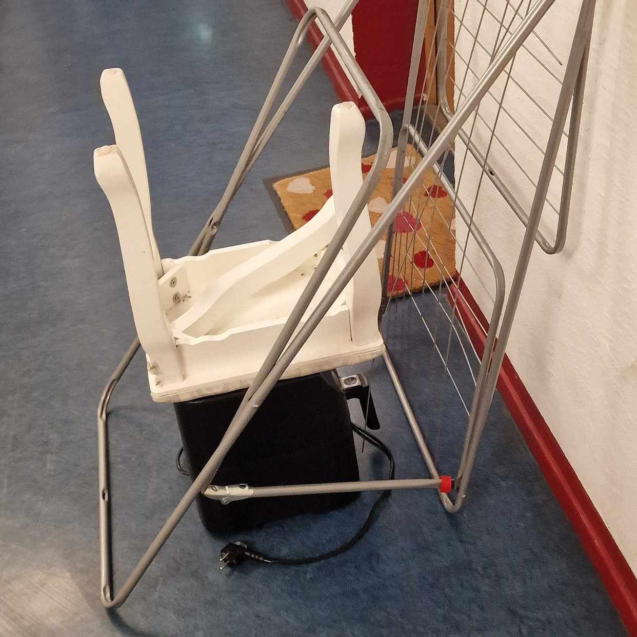 image of Drei Kaputte Gegenstände - Berlin