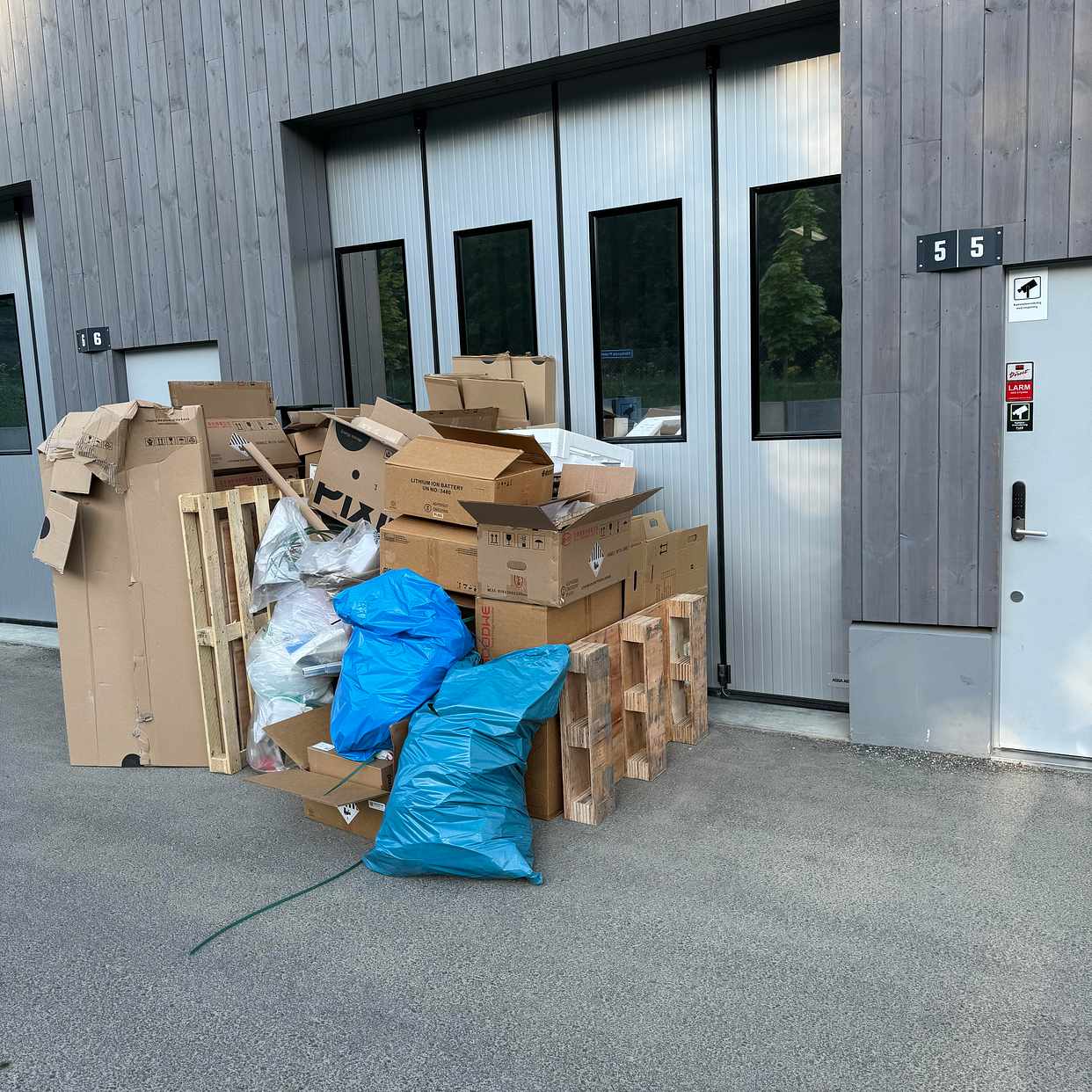 image of Kartonger, plast m.m. - Saltsjö-Boo