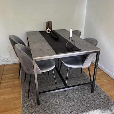 image of Table and chairs - 
