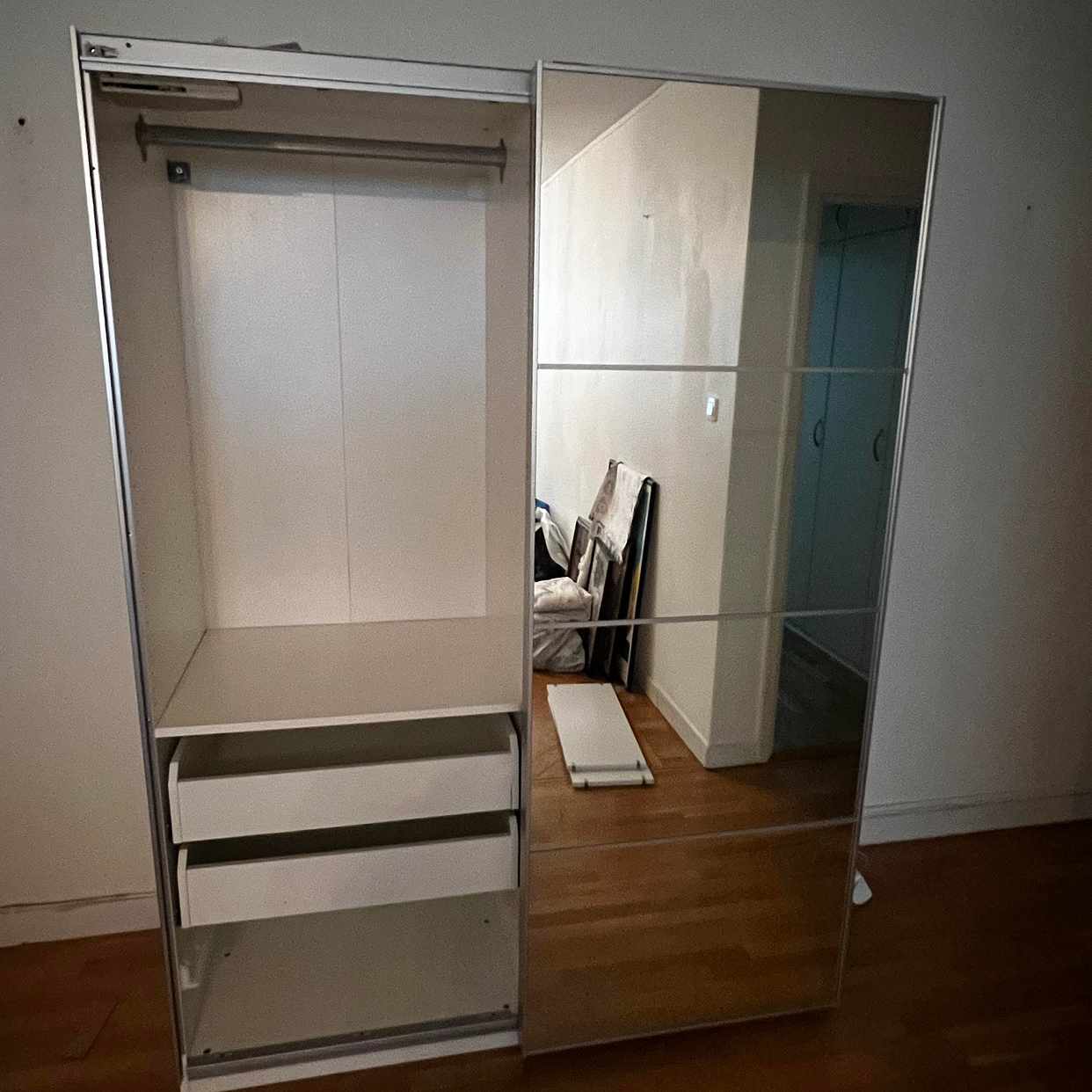 image of Garderob med skjutdörrar - Sundbyberg