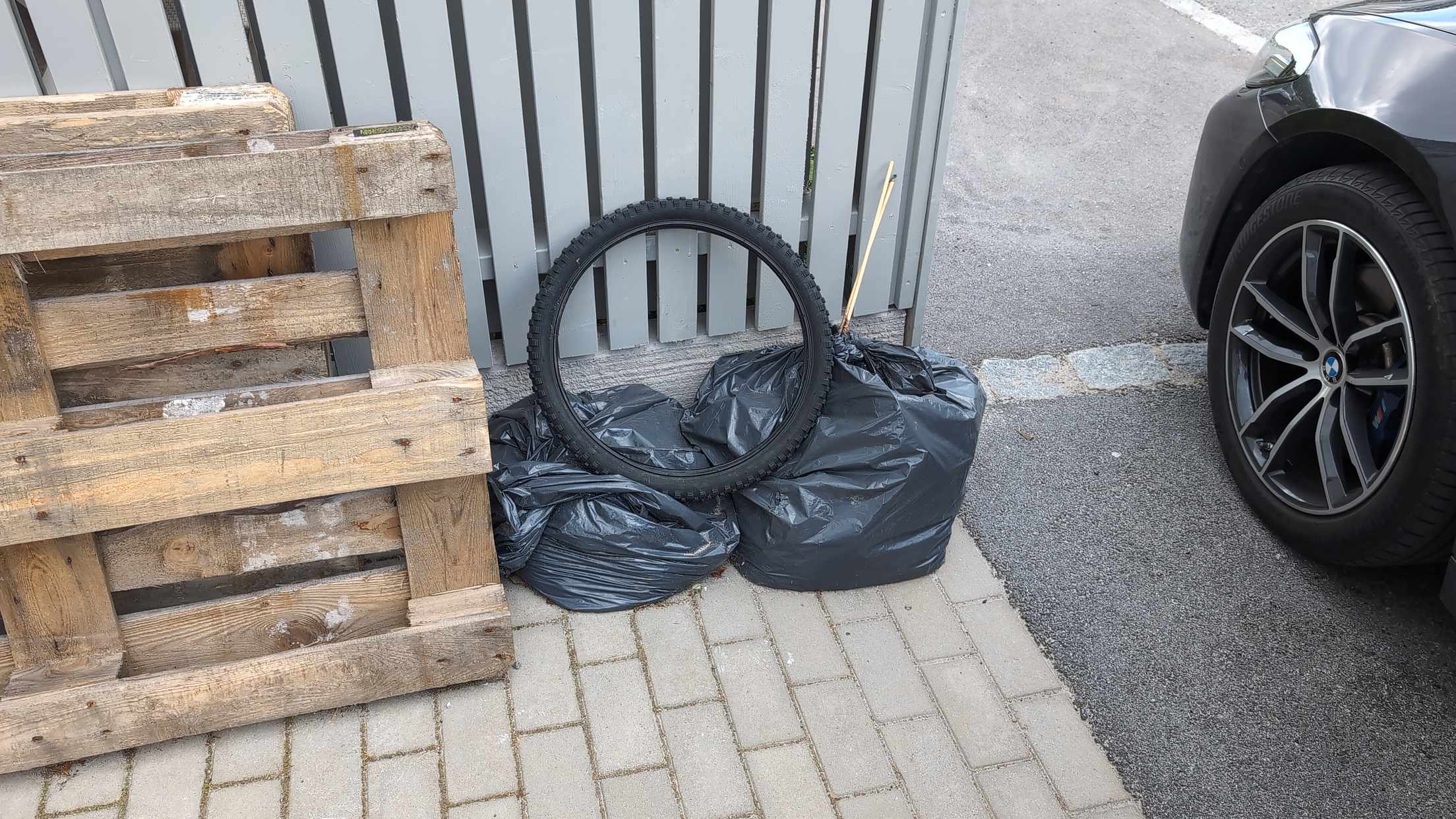 image of Eu pall, jord, övrigt - Solna