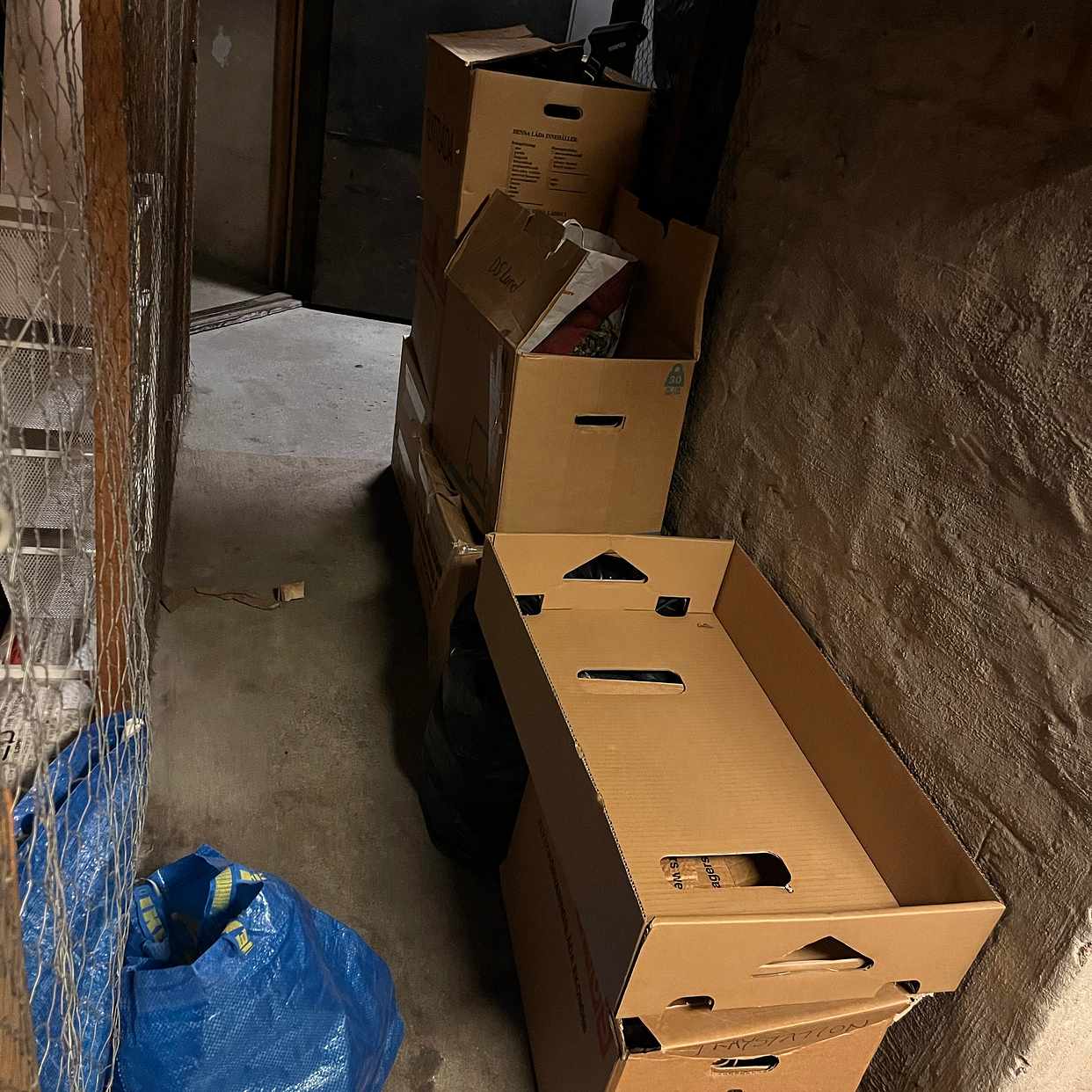 image of Slänga sorterad avfall - Stockholm