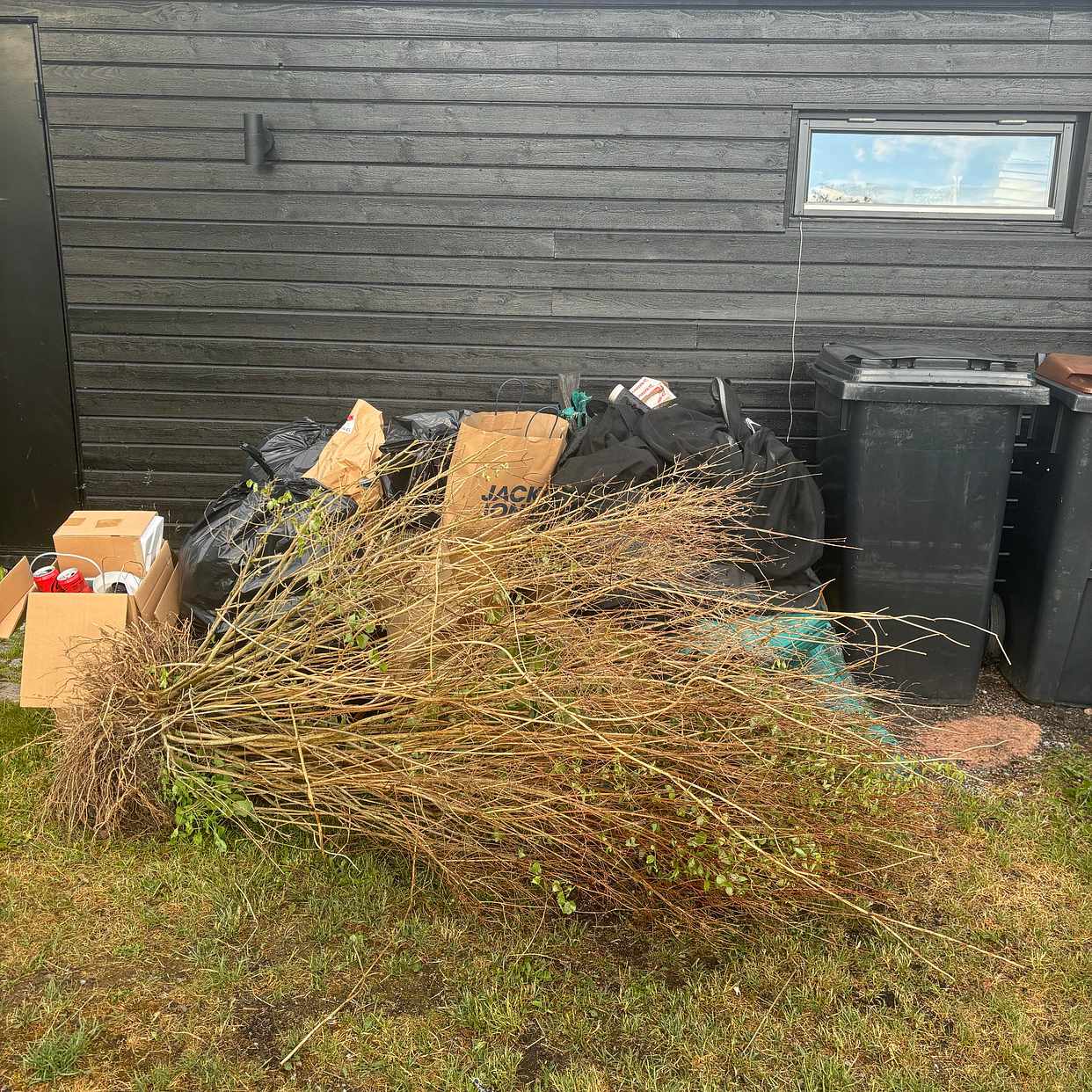 image of Diverse skräp - Täby