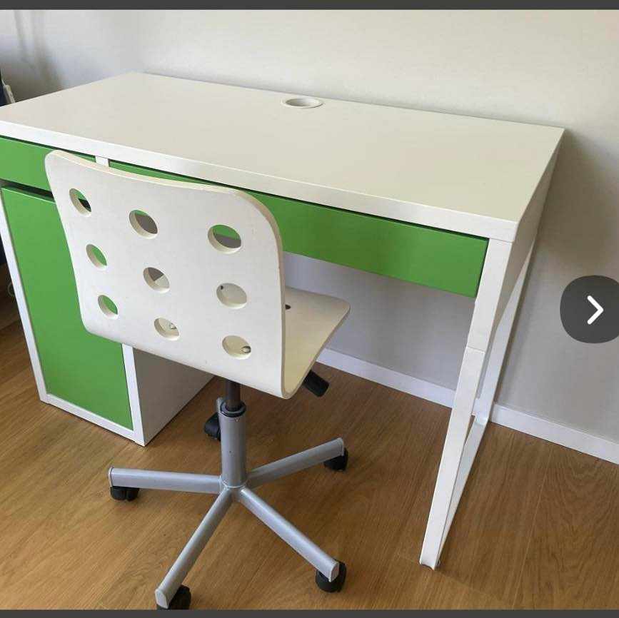 image of Barnskrivbord och stor - 