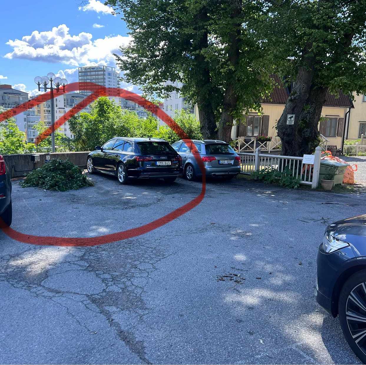 image of Trädgårdsavfall till tipp - Bromma