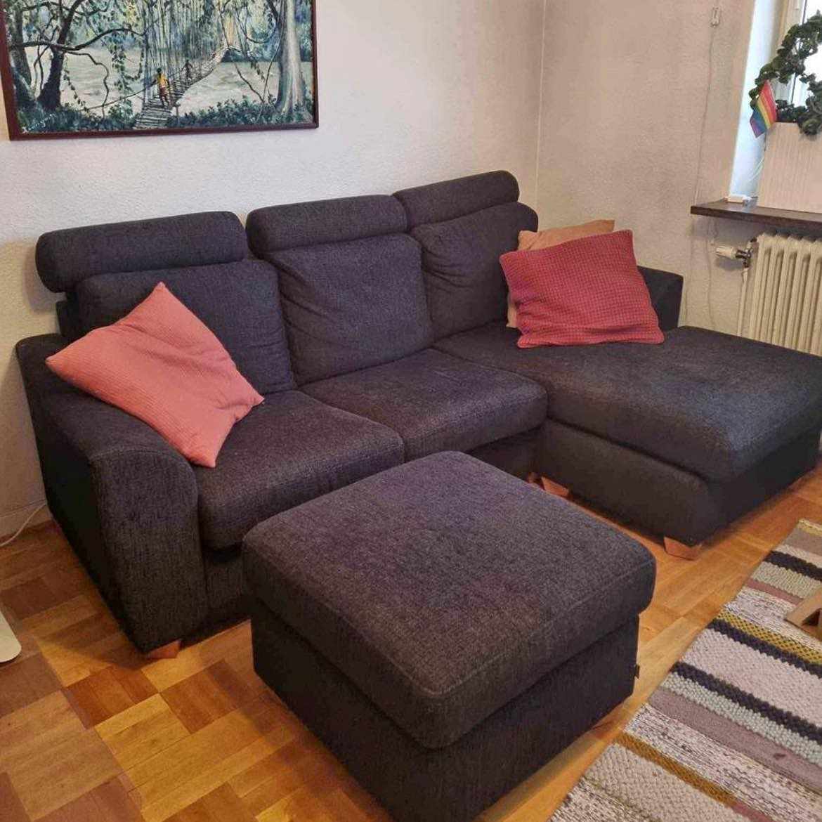 image of En soffa med pall - 