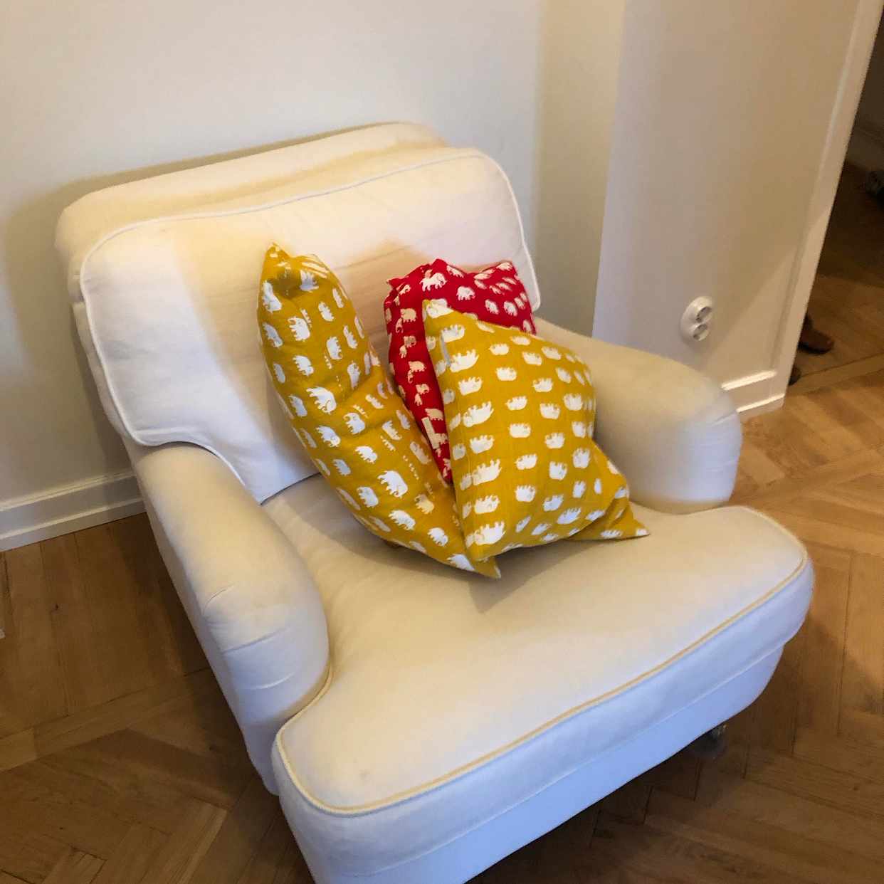 image of Flytta 1 säng, 2 fåtölj m - 