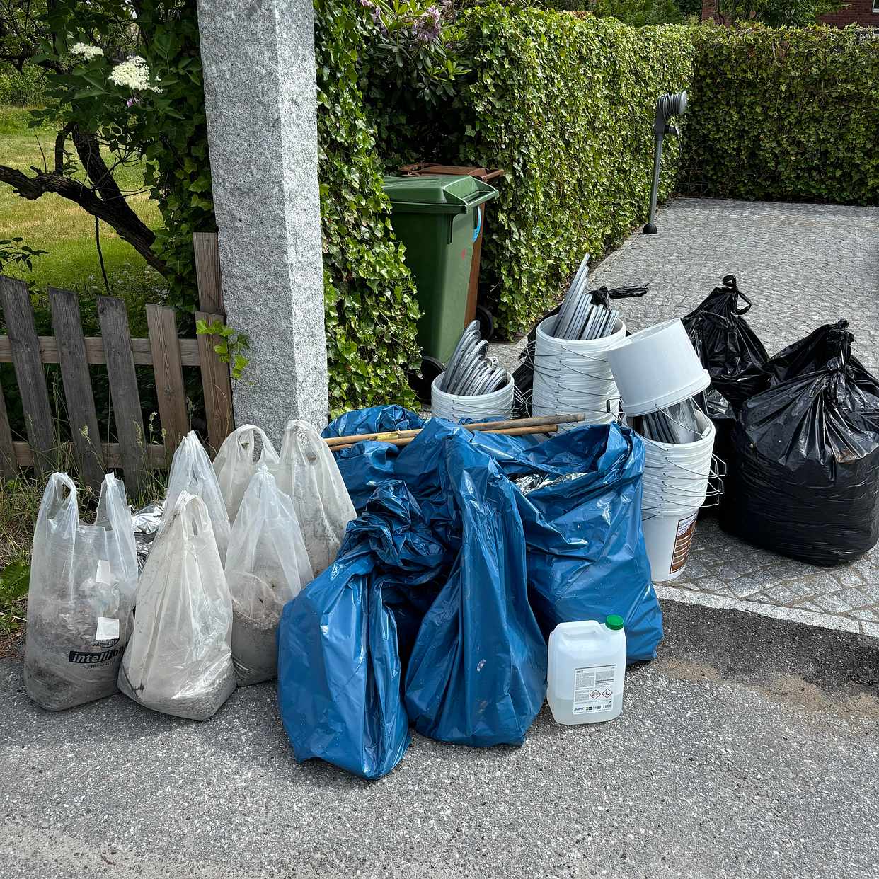 image of Trädgårdsavfall & plast - Lidingö