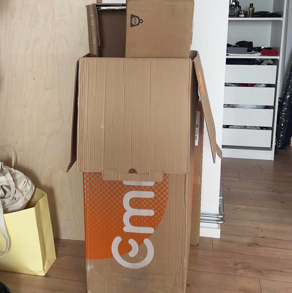image of Cardboard box - Friedrichshain-Kreuzberg