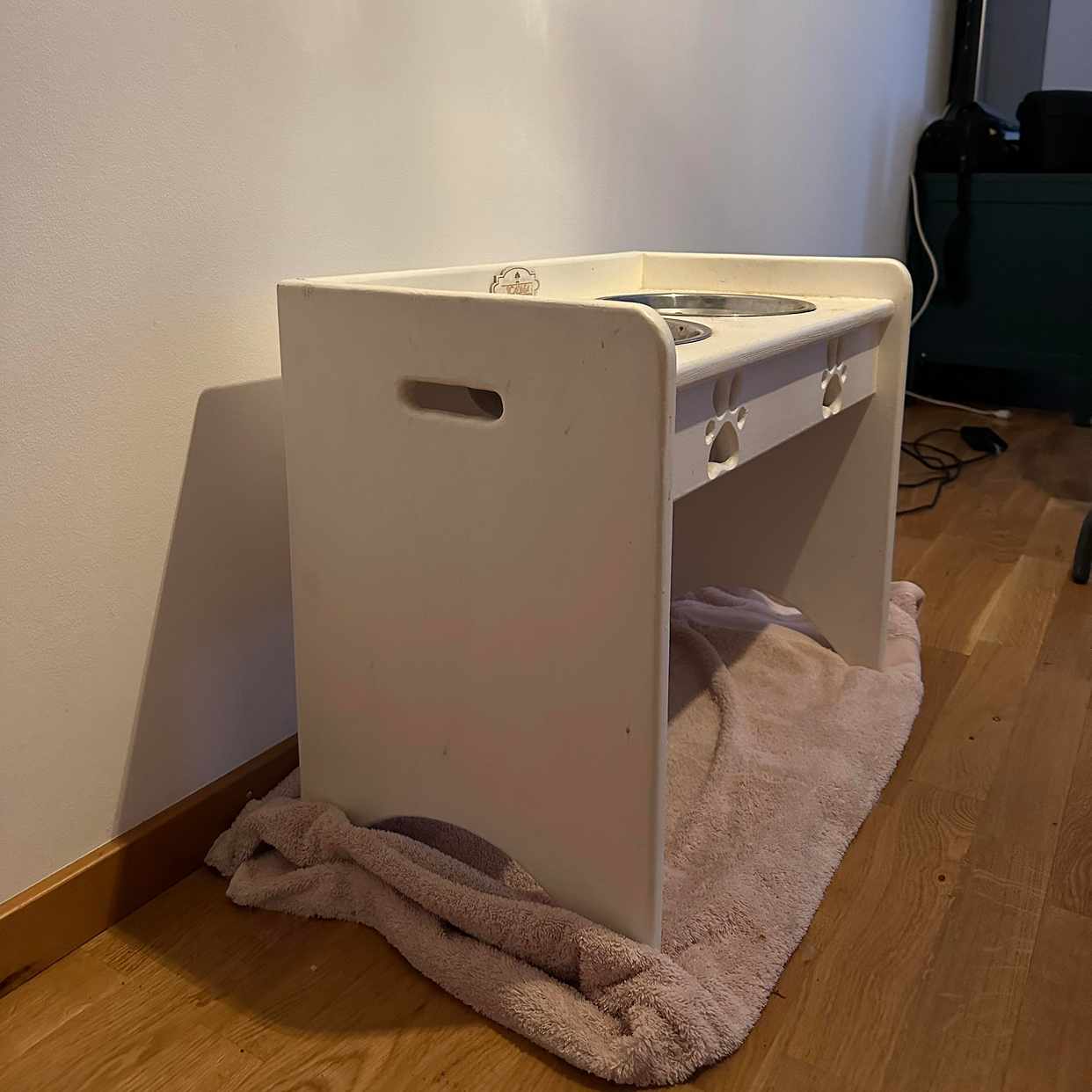 image of Dogs feeder - Vällingby