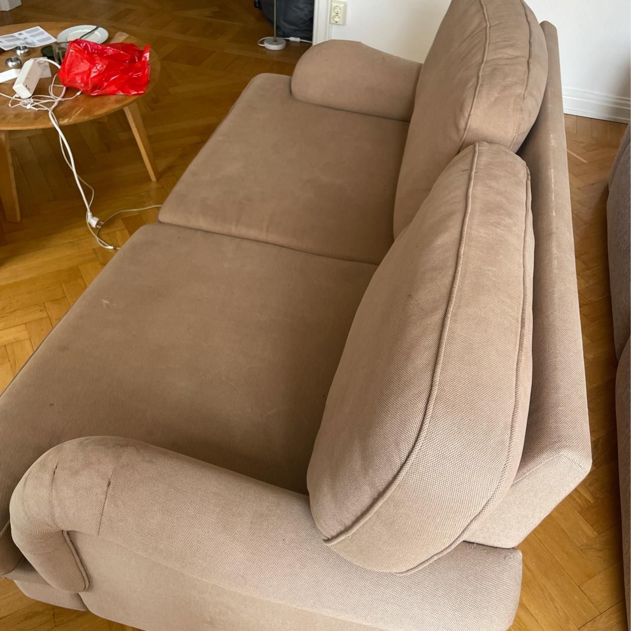 image of Kartonger och soffa - Stockholm