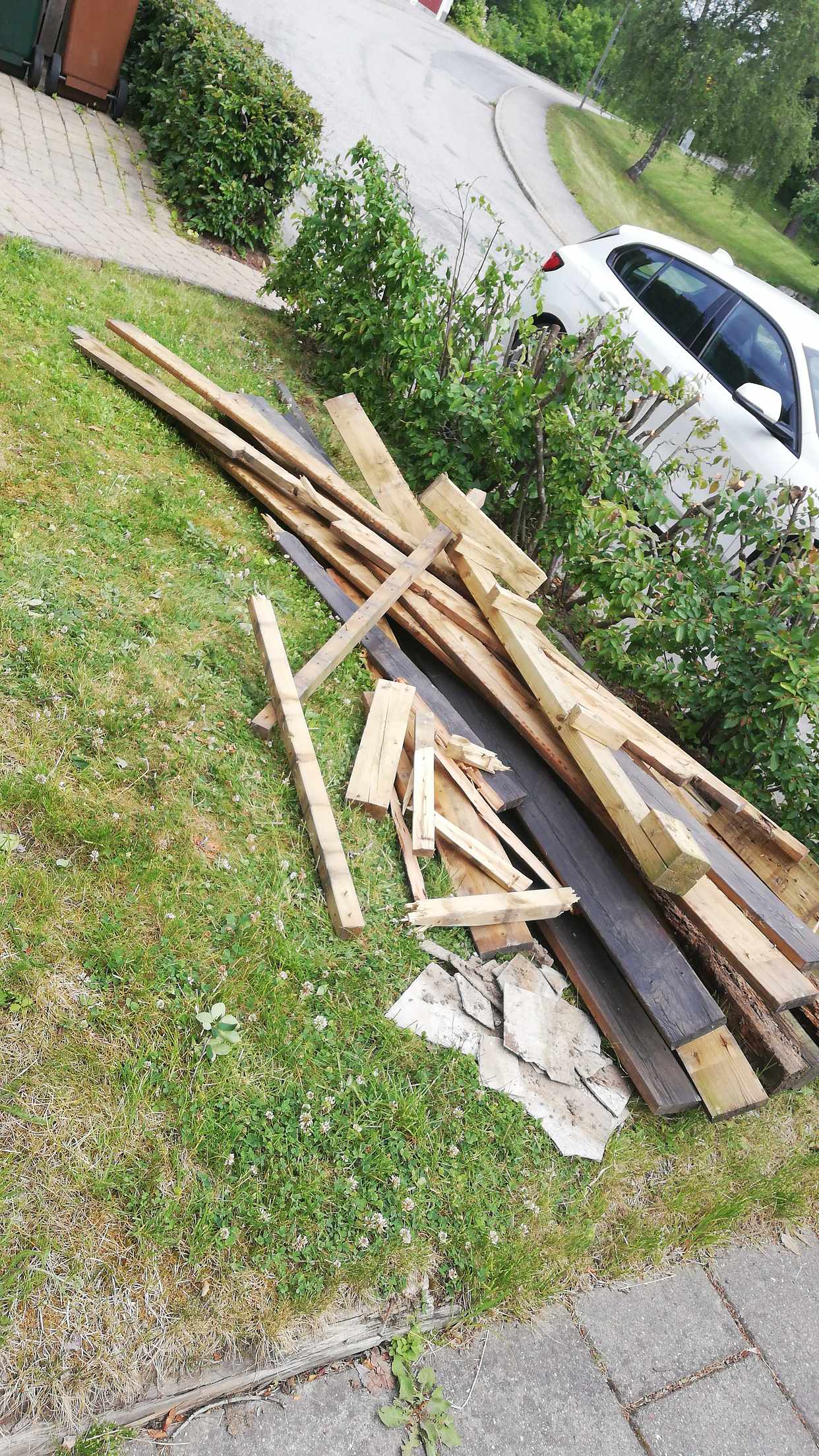 image of Impregnerat trä hämtas - Vällingby