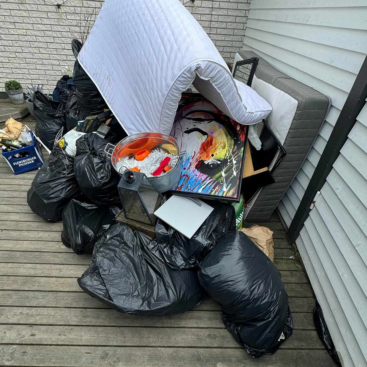image of Allt skräp på bilderna - Ekerö