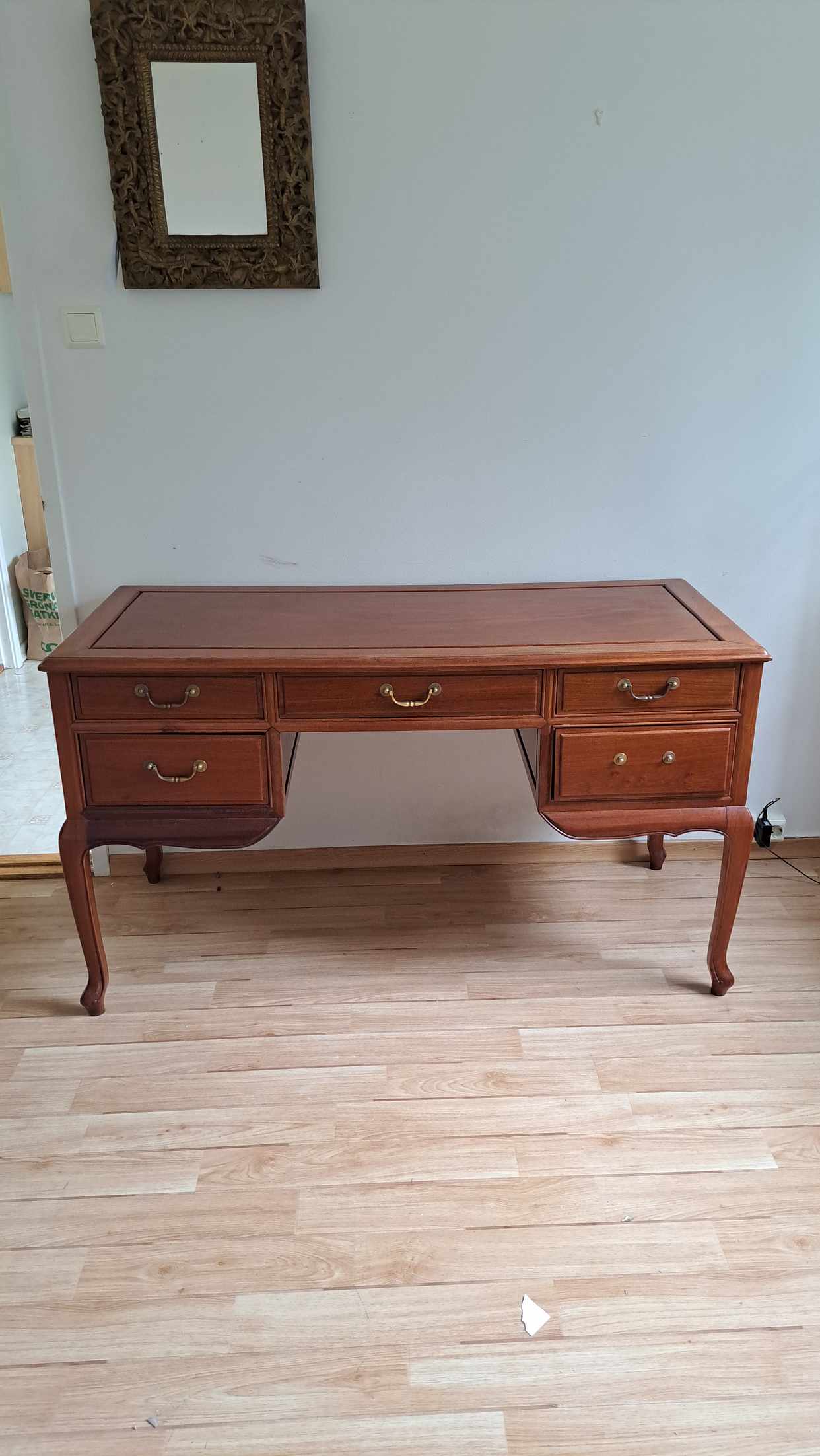 image of Skrivbord och kontorsstol - 