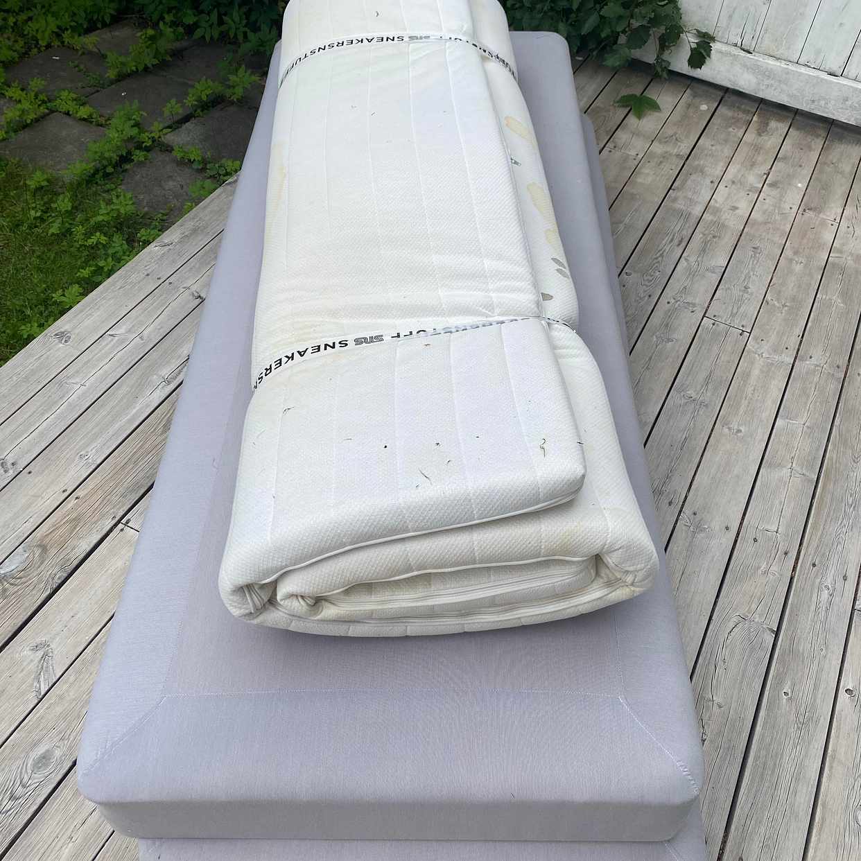 image of Sängdelar köras iväg ÅVC - Farsta
