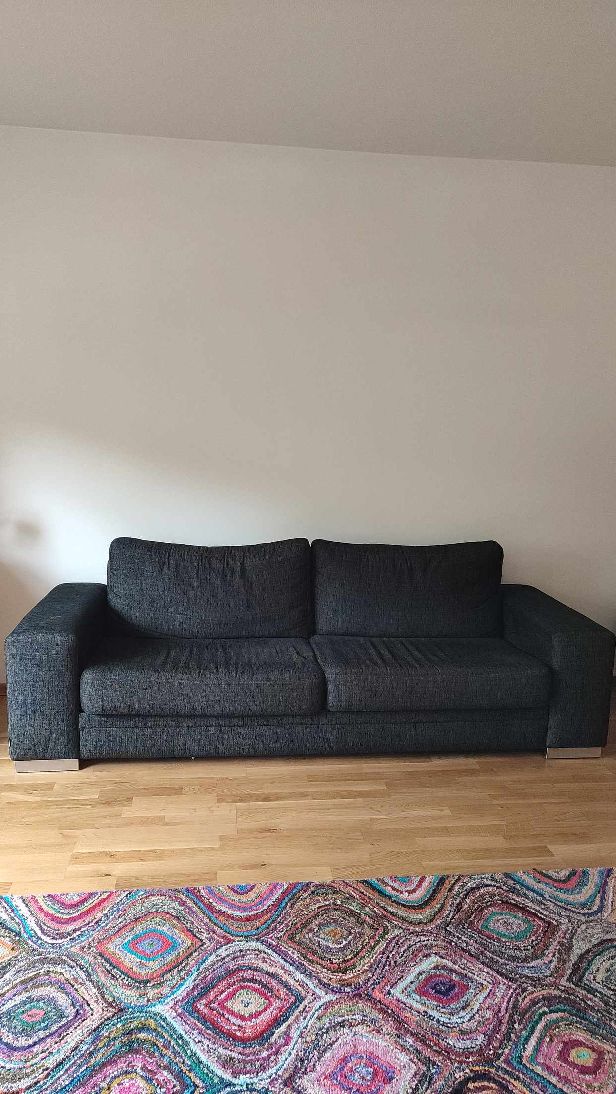 image of Bortskänkes svart soffa - Bromma