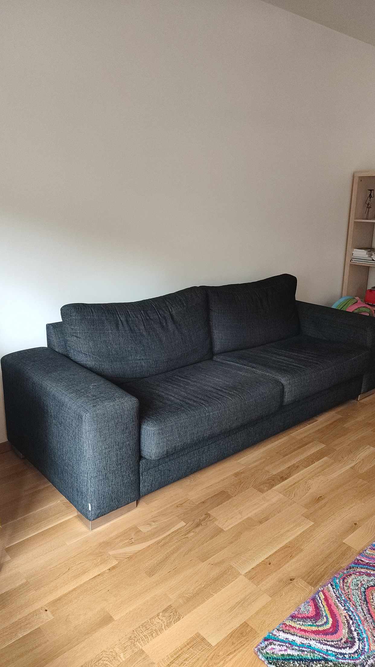 image of Bortskänkes svart soffa - Bromma