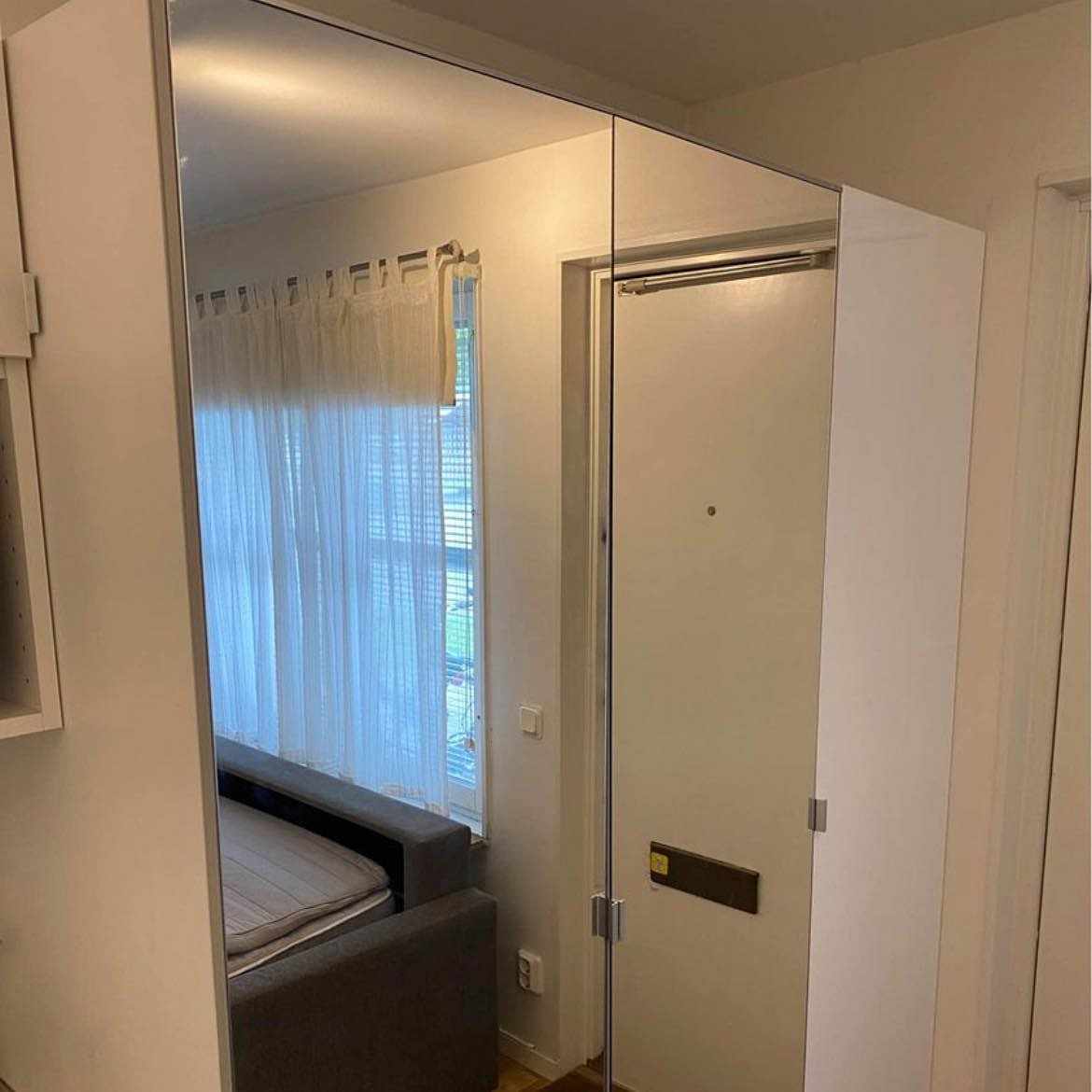 image of Hämta stor garderob - 
