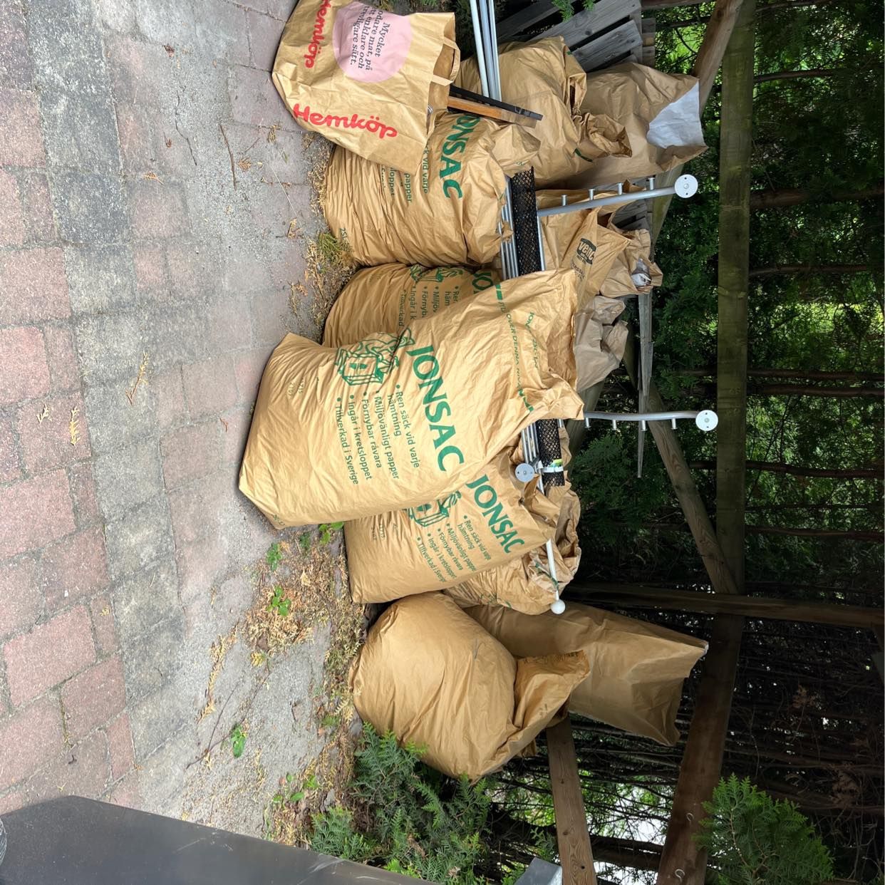 image of Pick up and take to dump - Stocksund
