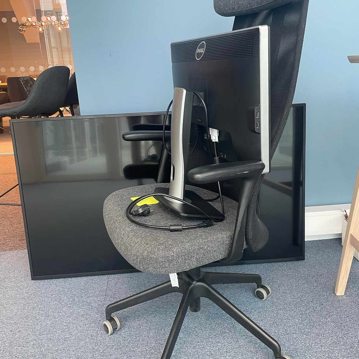 image of Tv, office chair, monitor - 