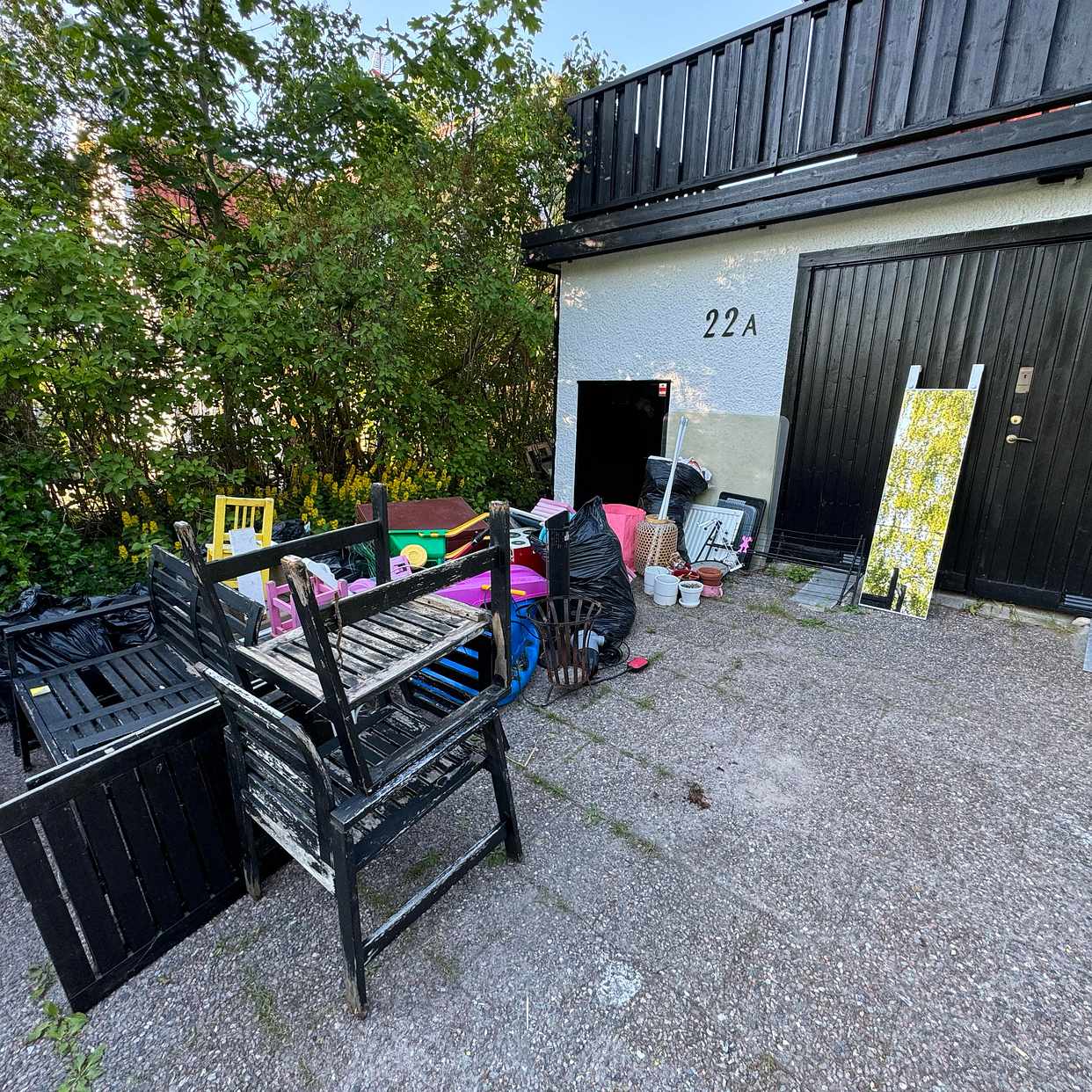 image of Trågårdsavfall, möbler mm - Sollentuna