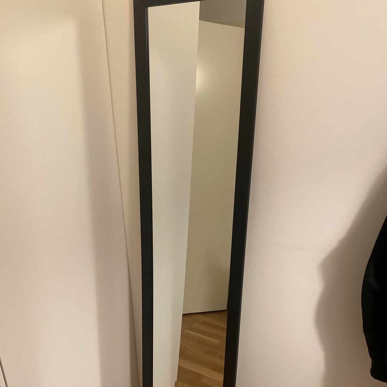image of Enkel säng plus spegel - 