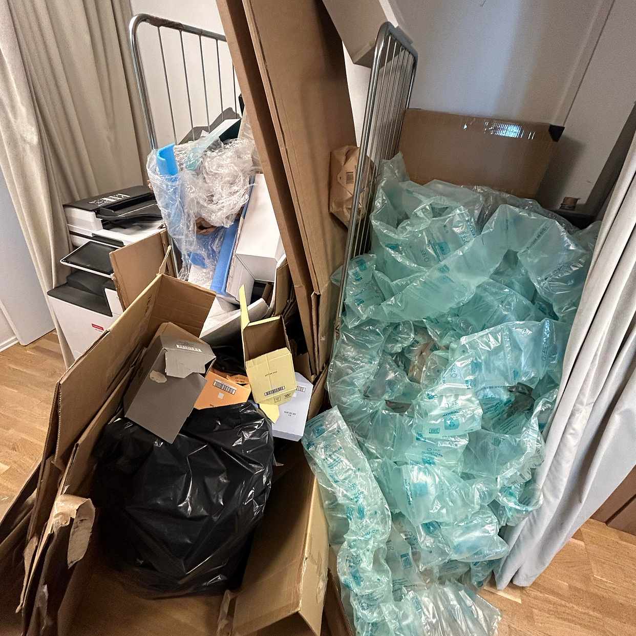 image of Kartonger och plast - Östermalm