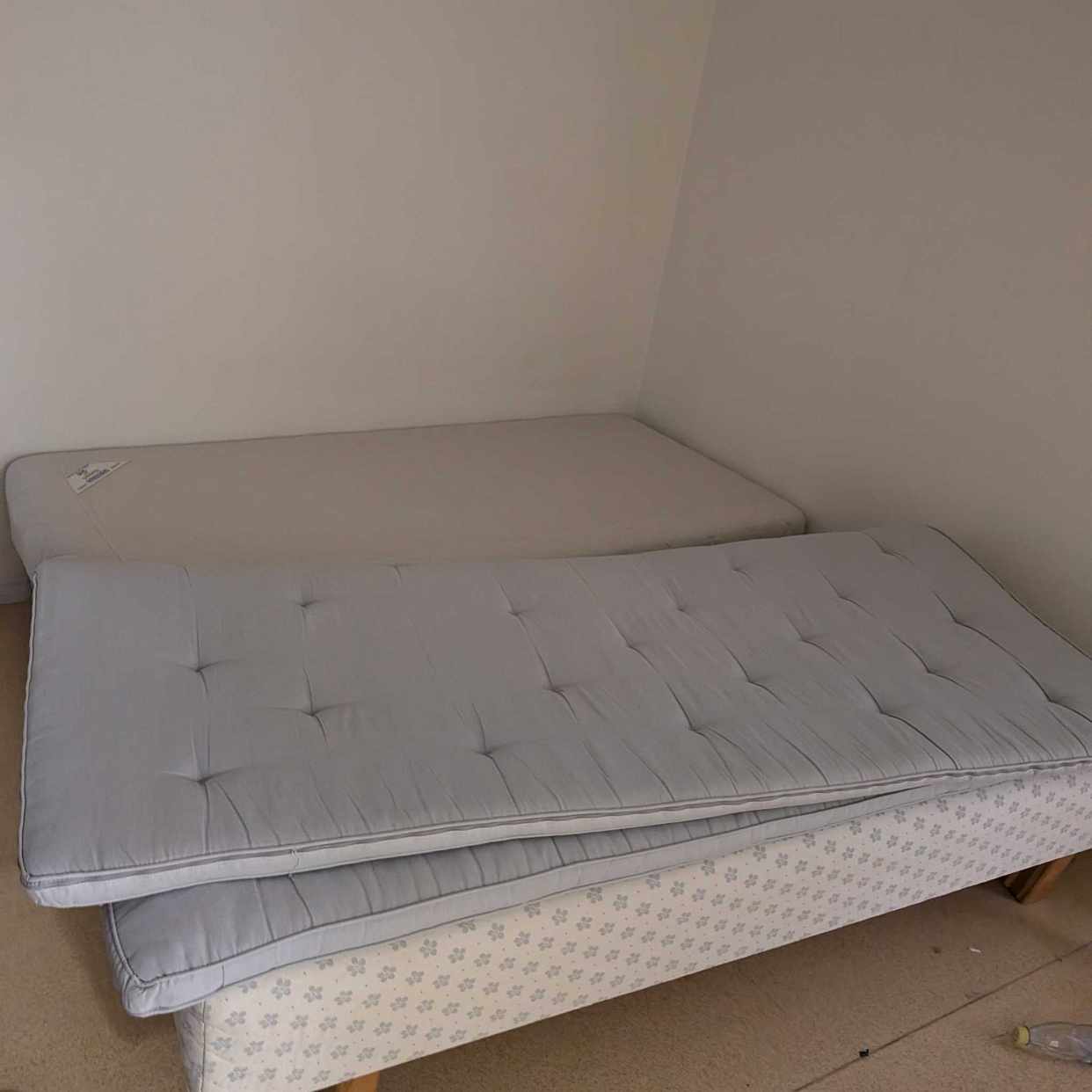 image of Pay250. 2bed & rug - Stockholm