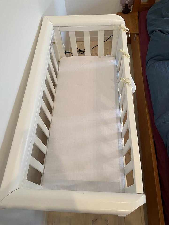 image of Bedside crib / spjälsäng  - 